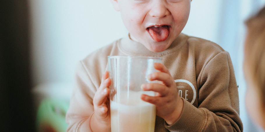 ¿Cuándo se adquiere la “tolerancia” a la proteína de leche de vaca?